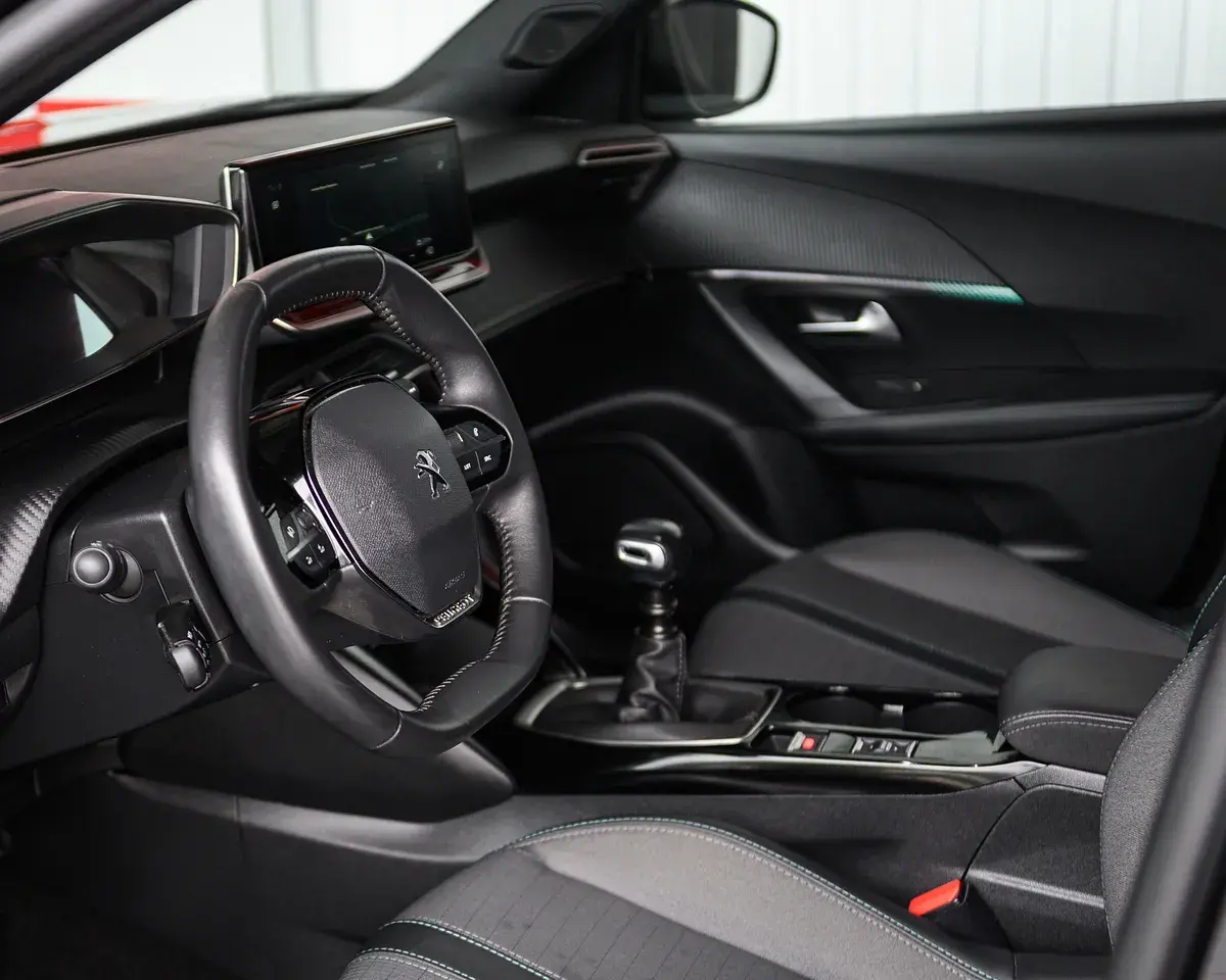 Peugeot 2008 1.2 PureTech Allure Pack 16