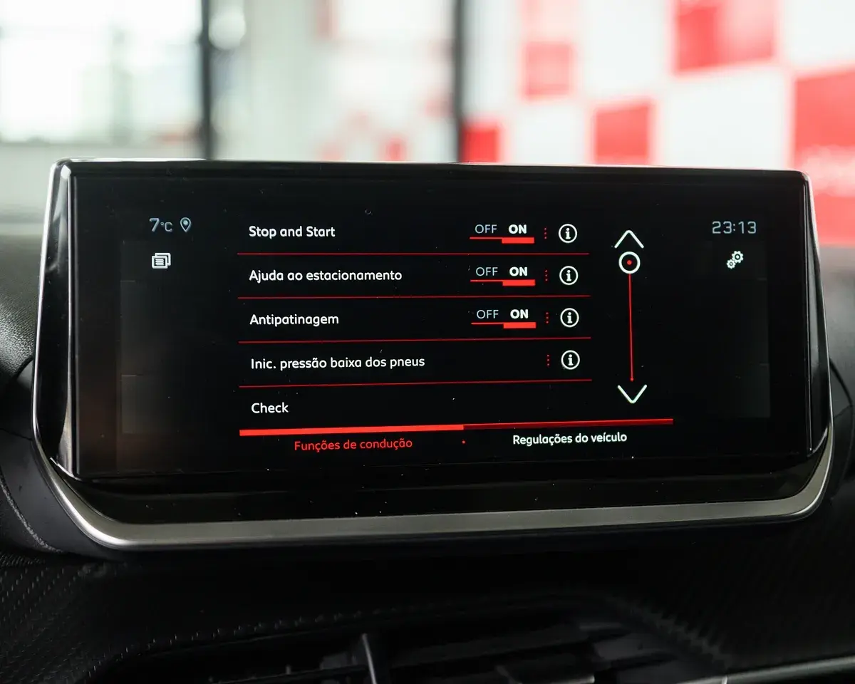 Peugeot 2008 1.2 PureTech Allure Pack 38