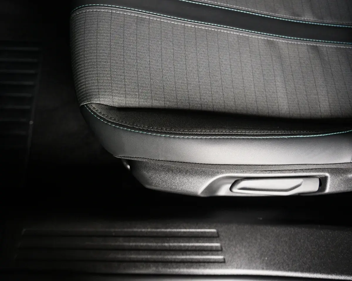 Peugeot 2008 1.2 PureTech Allure Pack 57