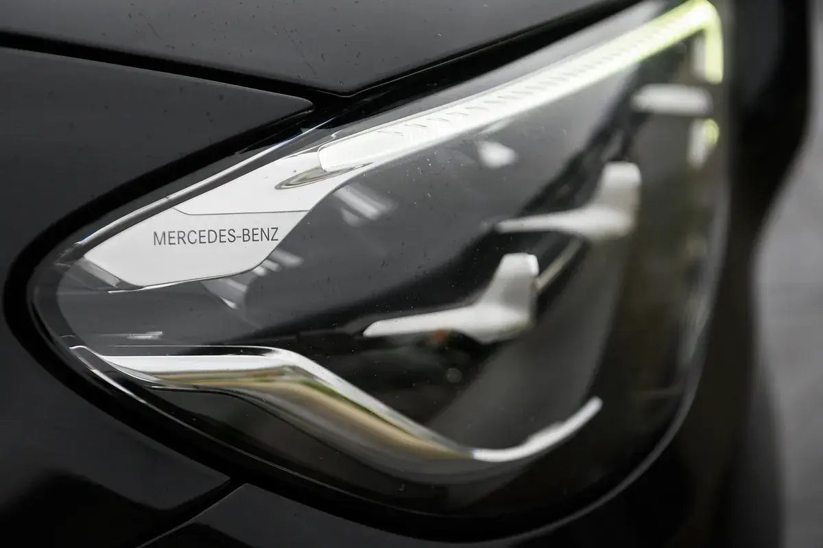 Mercedes-Benz E 300 11