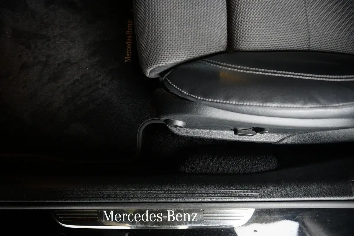 Mercedes-Benz E 300 34