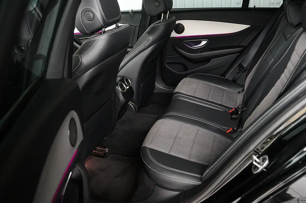 Mercedes-Benz E 300 37