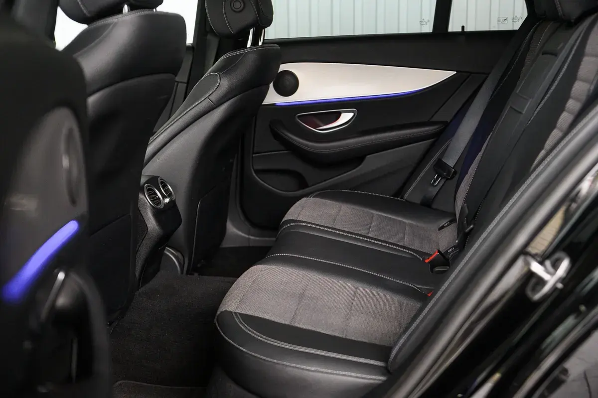 Mercedes-Benz E 300 38