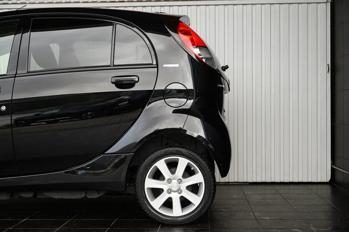 Peugeot iOn Active 13