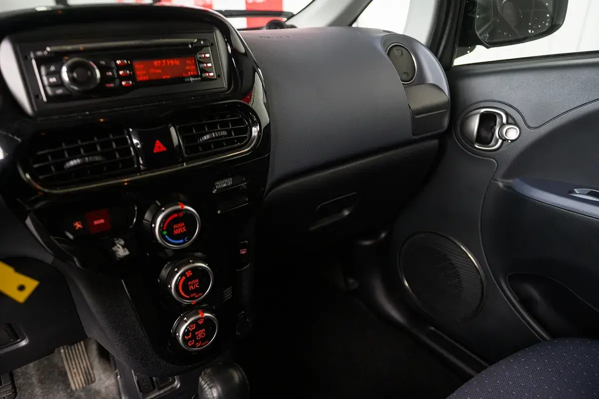 Peugeot iOn Active 22