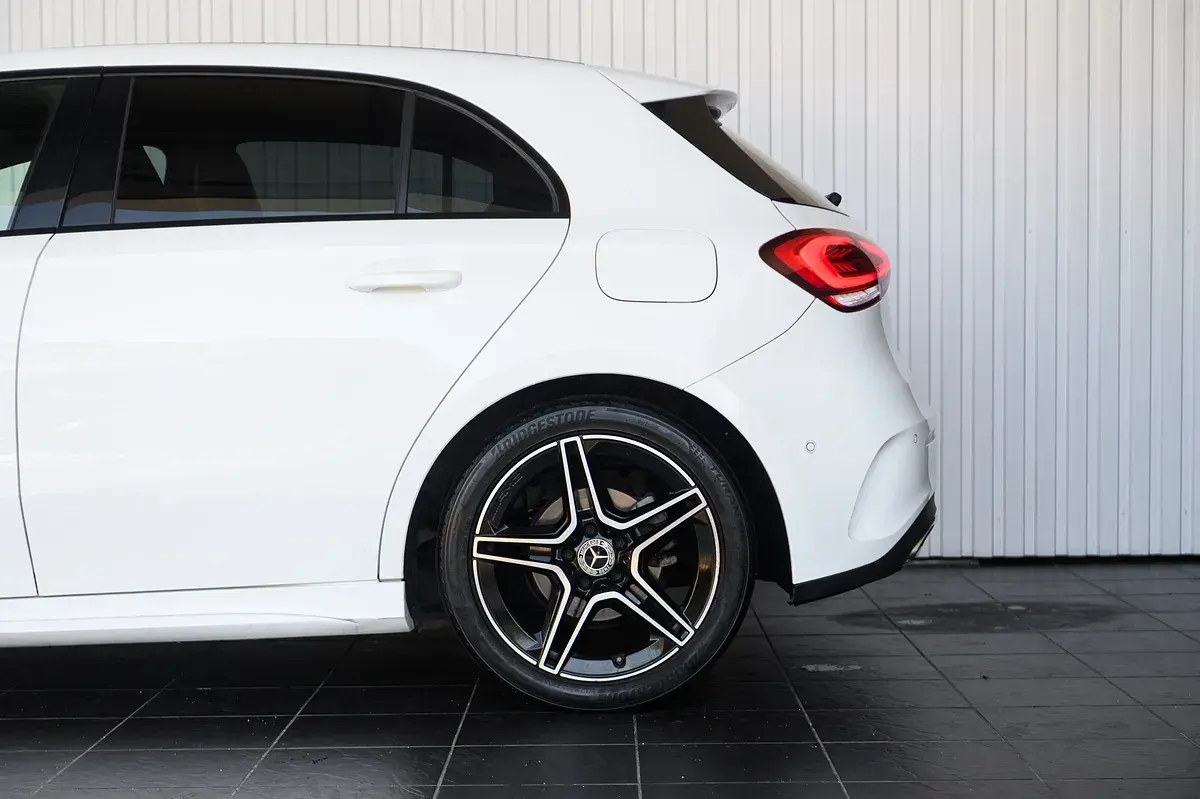 Mercedes-Benz A 180 d AMG Line Aut. 11
