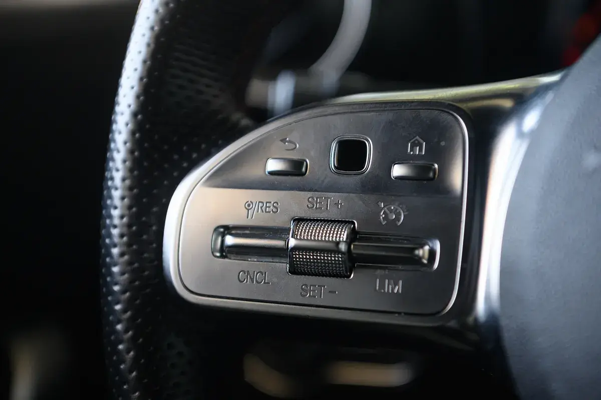 Mercedes-Benz A 180 d AMG Line Aut. 31