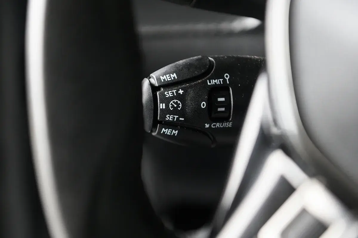 Peugeot 208 1.2 PureTech Active 37