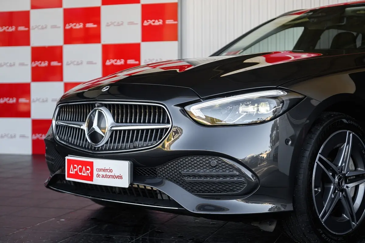 Mercedes-Benz C 300 e AMG Line 11