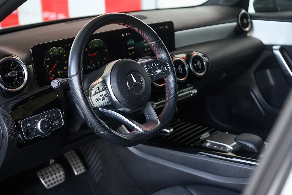 Mercedes-Benz A 180 Limousine d AMG Line Aut. 24