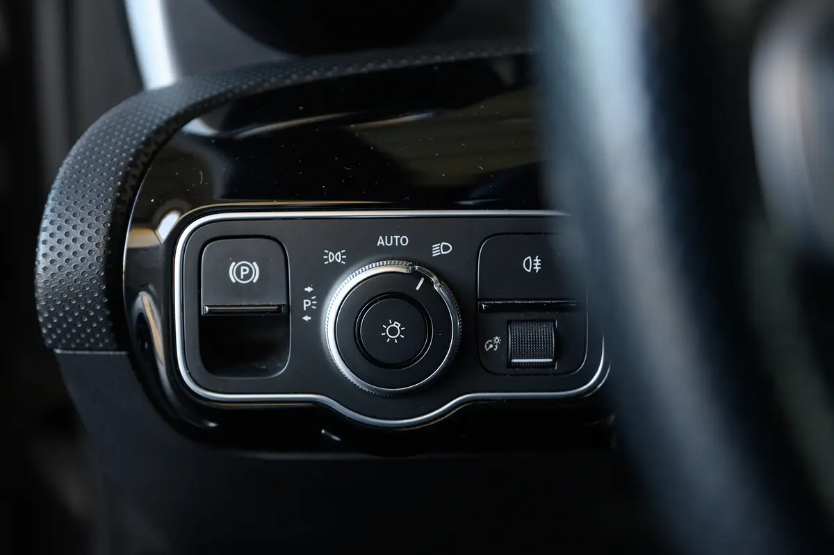 Mercedes-Benz A 180 Limousine d AMG Line Aut. 33