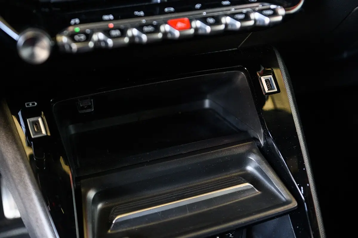 Peugeot e-2008 50 kWh GT Pack 42