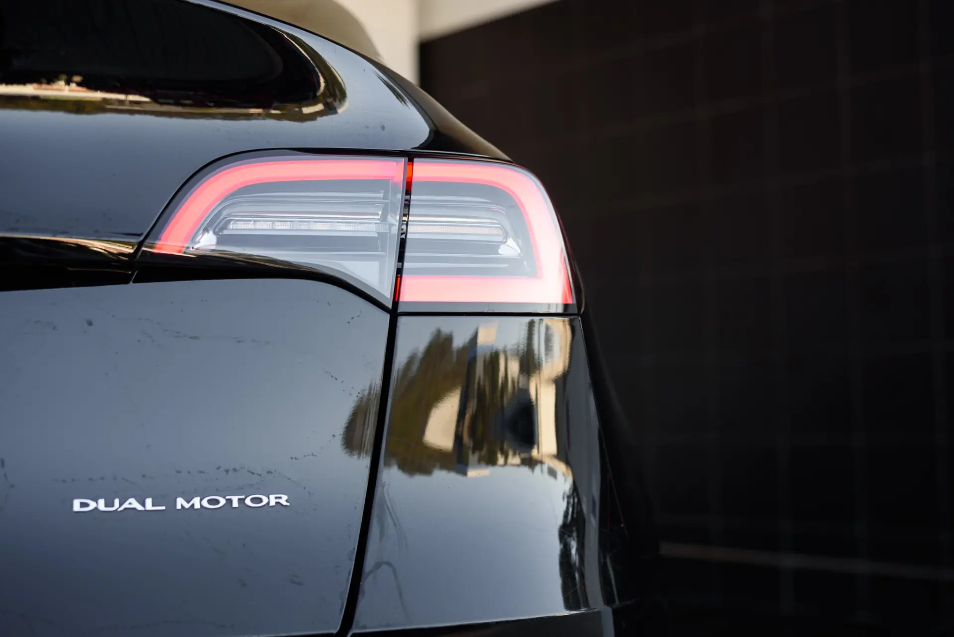 Tesla Model Y Long Range Dual Motor AWD 16