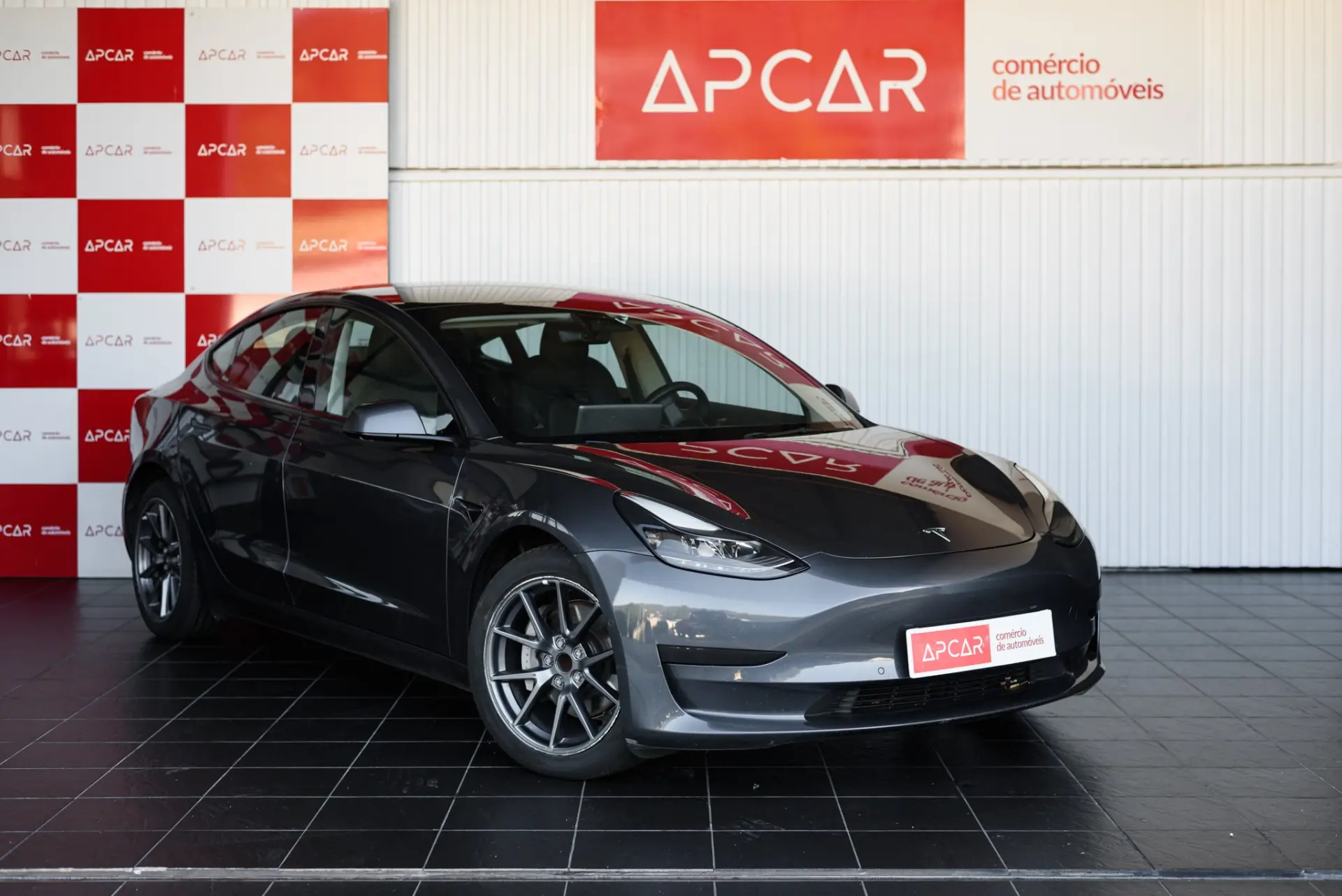 Tesla Model 3 Standard Range Plus RWD 3
