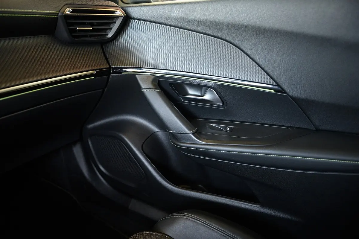 Peugeot e-2008 50 kWh GT Pack 34