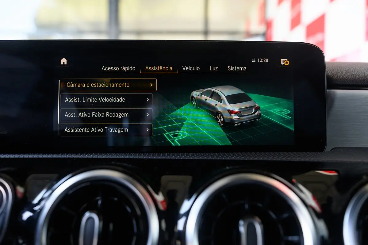 Mercedes-Benz A 180 Limousine d AMG Line Aut. 53