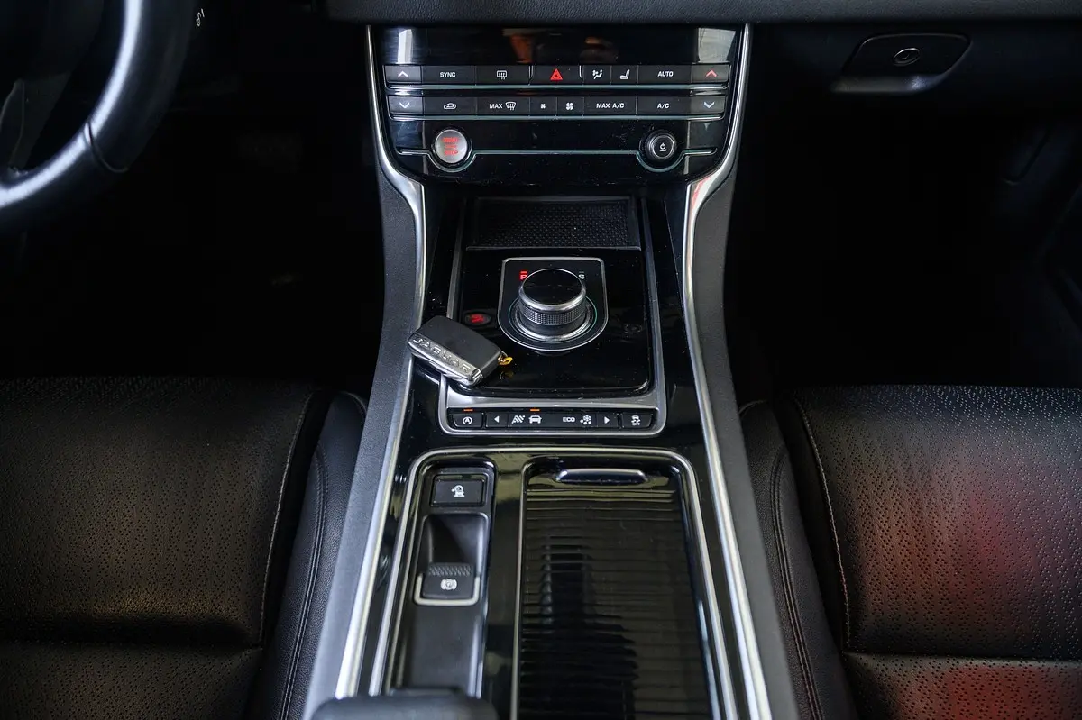 Jaguar XF 2.0 D R-Sport Aut. 57