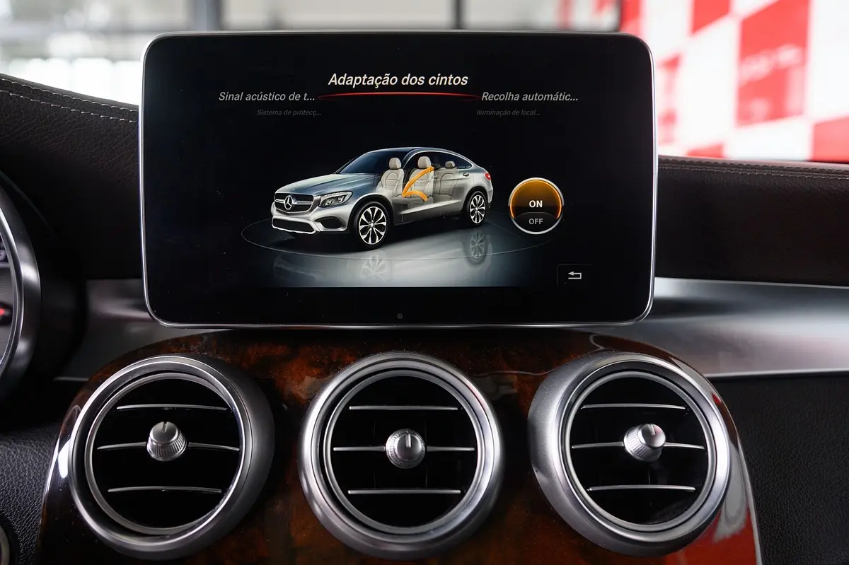 Mercedes-Benz GLC 250 d AMG Line 4-Matic 57