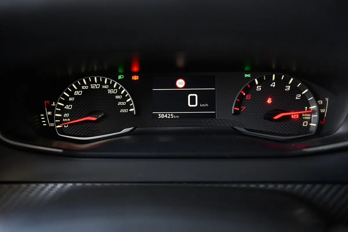 Peugeot 208 1.2 PureTech Active Pack 38