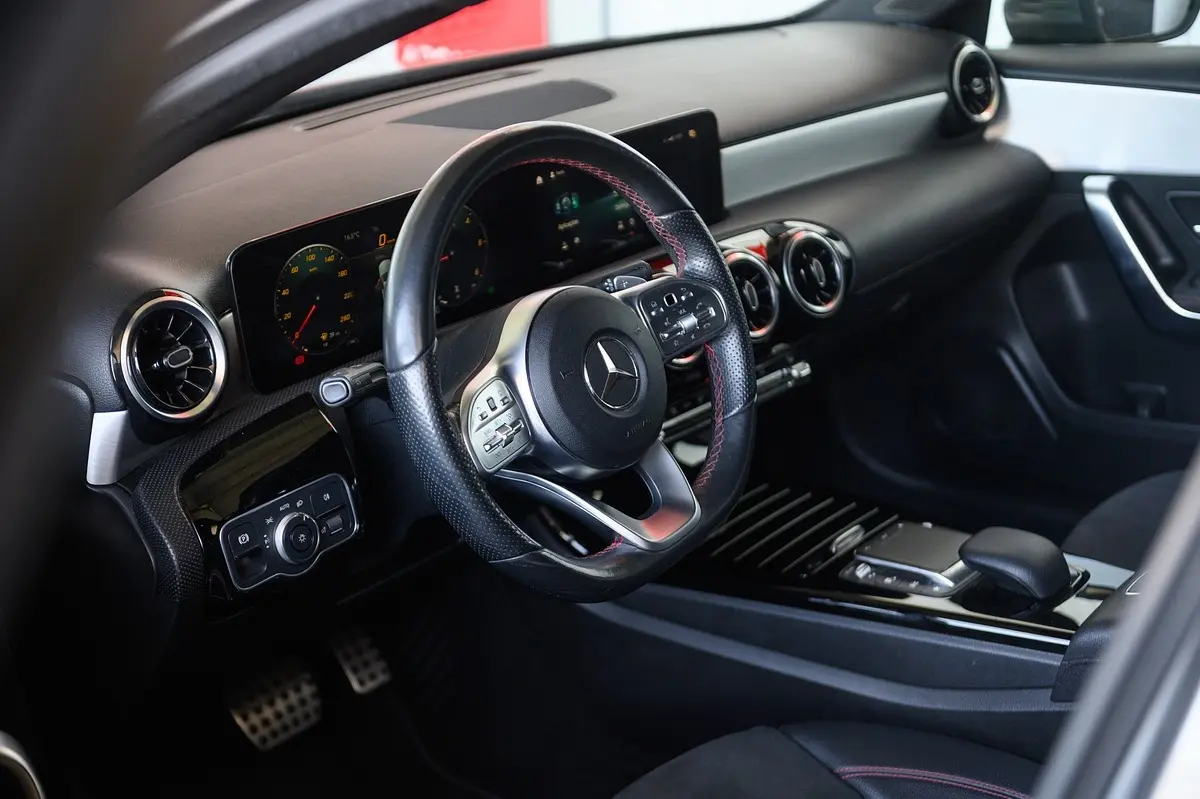 Mercedes-Benz A 180 Limousine d AMG Line Aut. 23