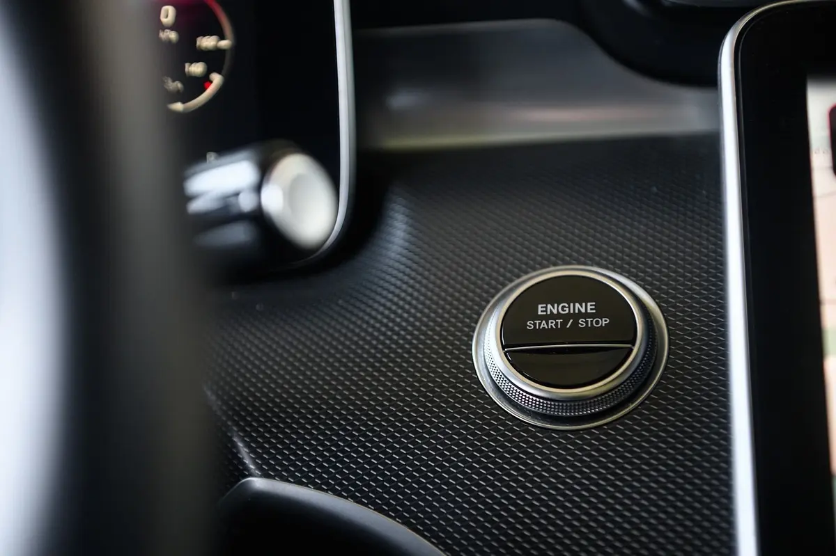 Mercedes-Benz C 300 e AMG Line 60