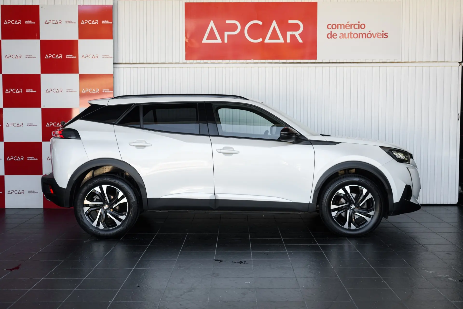 Peugeot 2008 1.2 PureTech Allure EAT8 4