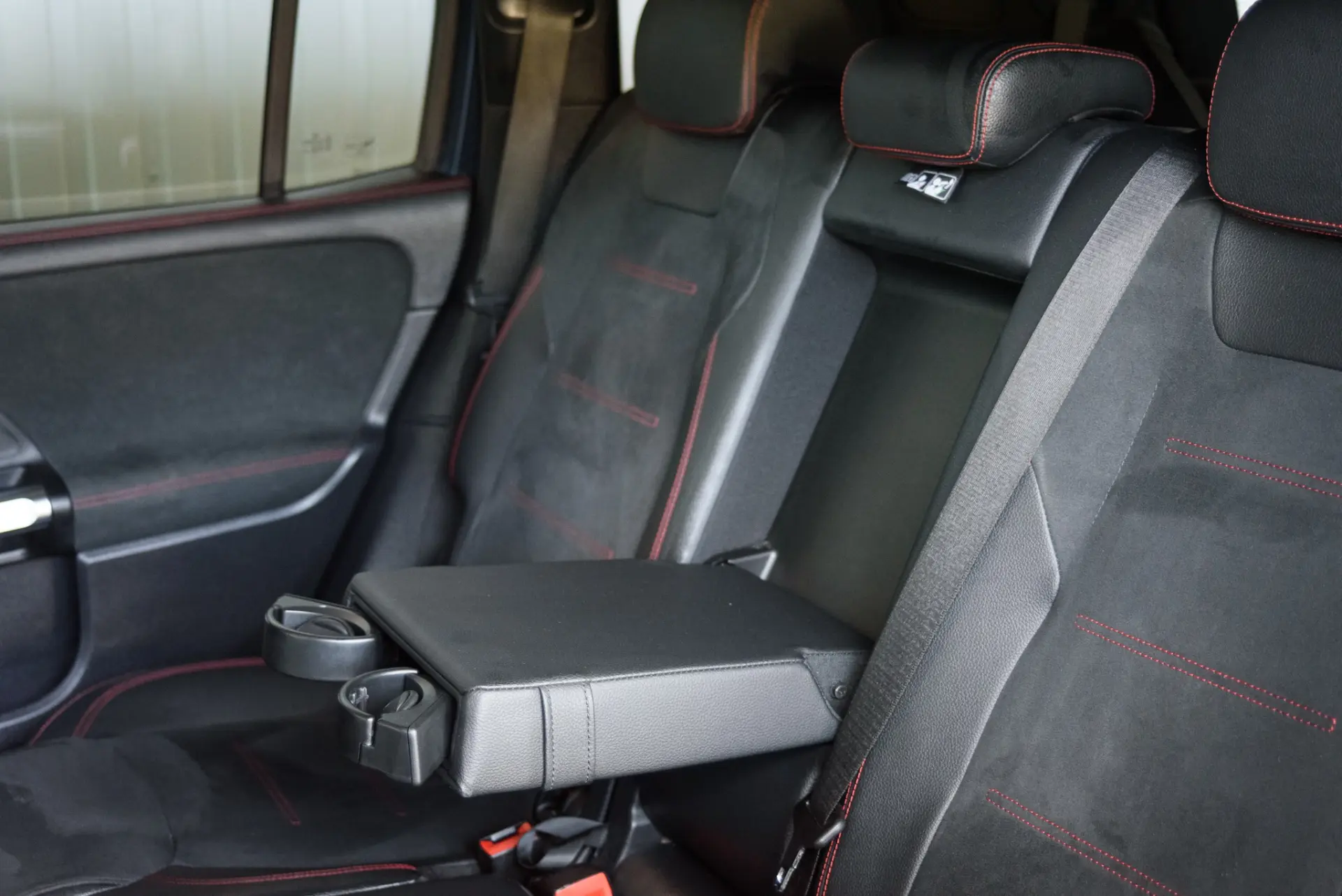 Mercedes-Benz EQB 350 4Matic AMG Line 29