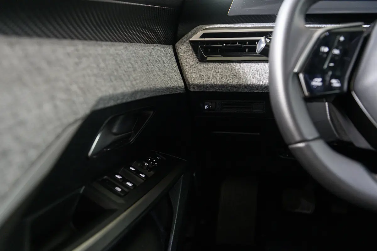 Peugeot 3008 1.2 Hybrid Allure e-DCS6 38