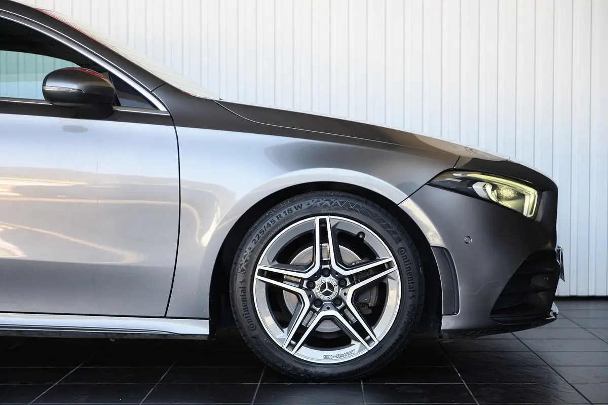 Mercedes-Benz A 180 Limousine d AMG Line Aut. 19