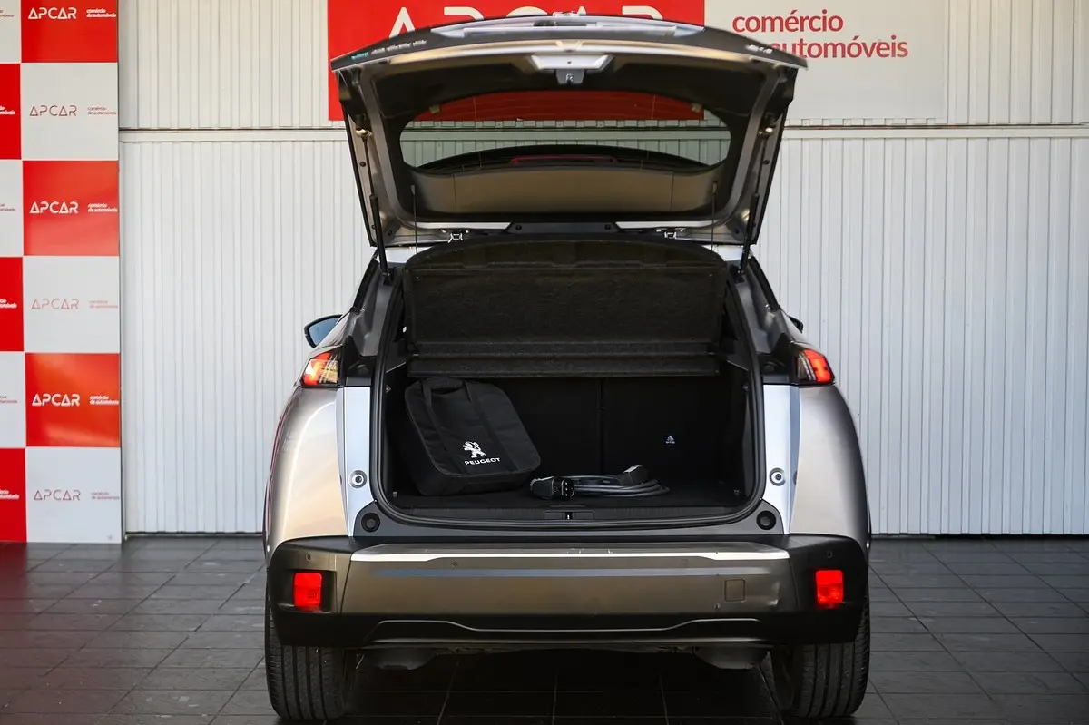 Peugeot e-2008 50 kWh GT Pack 21