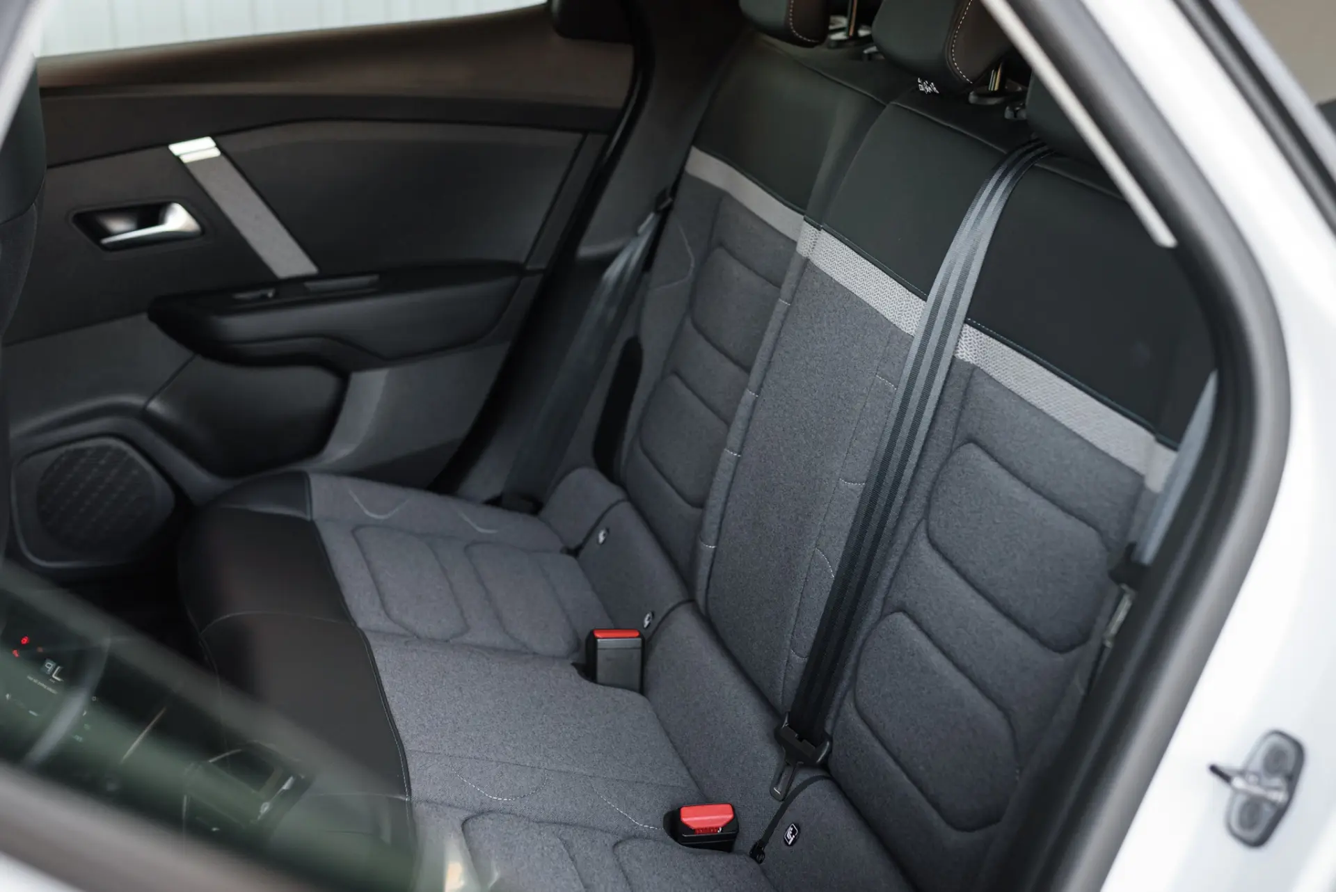 Citroen e-C4 50 kWh Autonomia Conforto Plus 28