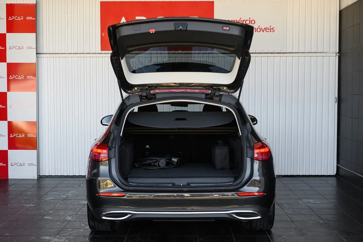 Mercedes-Benz C 300 e AMG Line 27