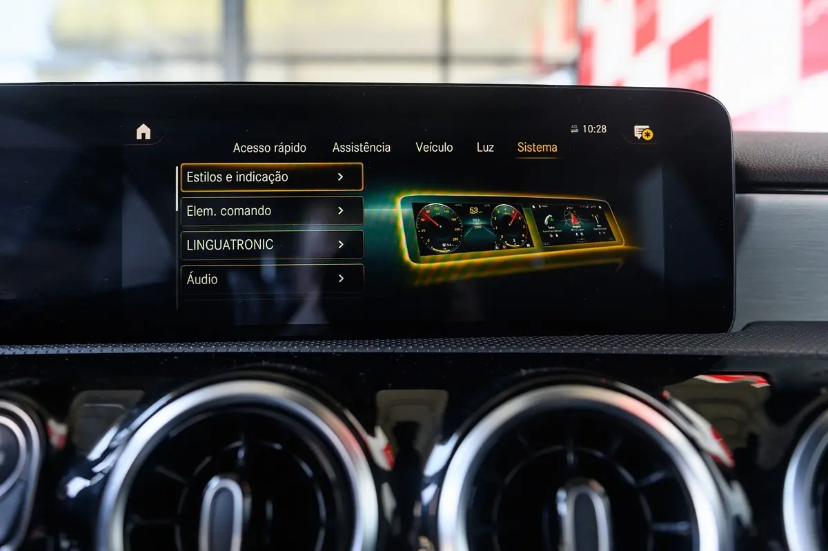 Mercedes-Benz A 180 Limousine d AMG Line Aut. 56