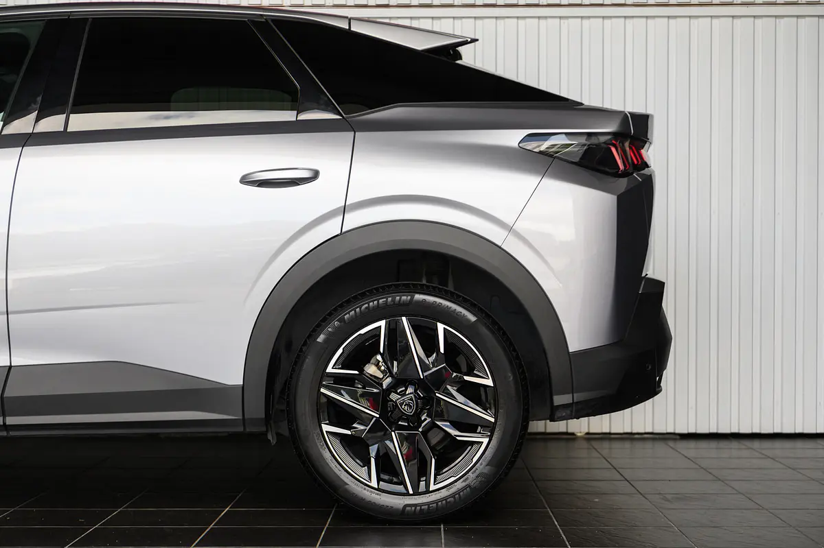 Peugeot 3008 1.2 Hybrid Allure e-DCS6 16