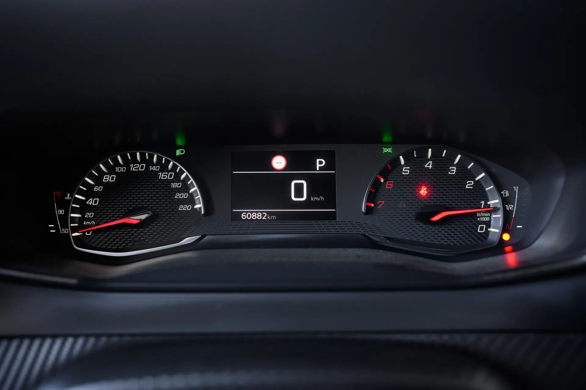 Peugeot 2008 1.2 PureTech Allure EAT8 32