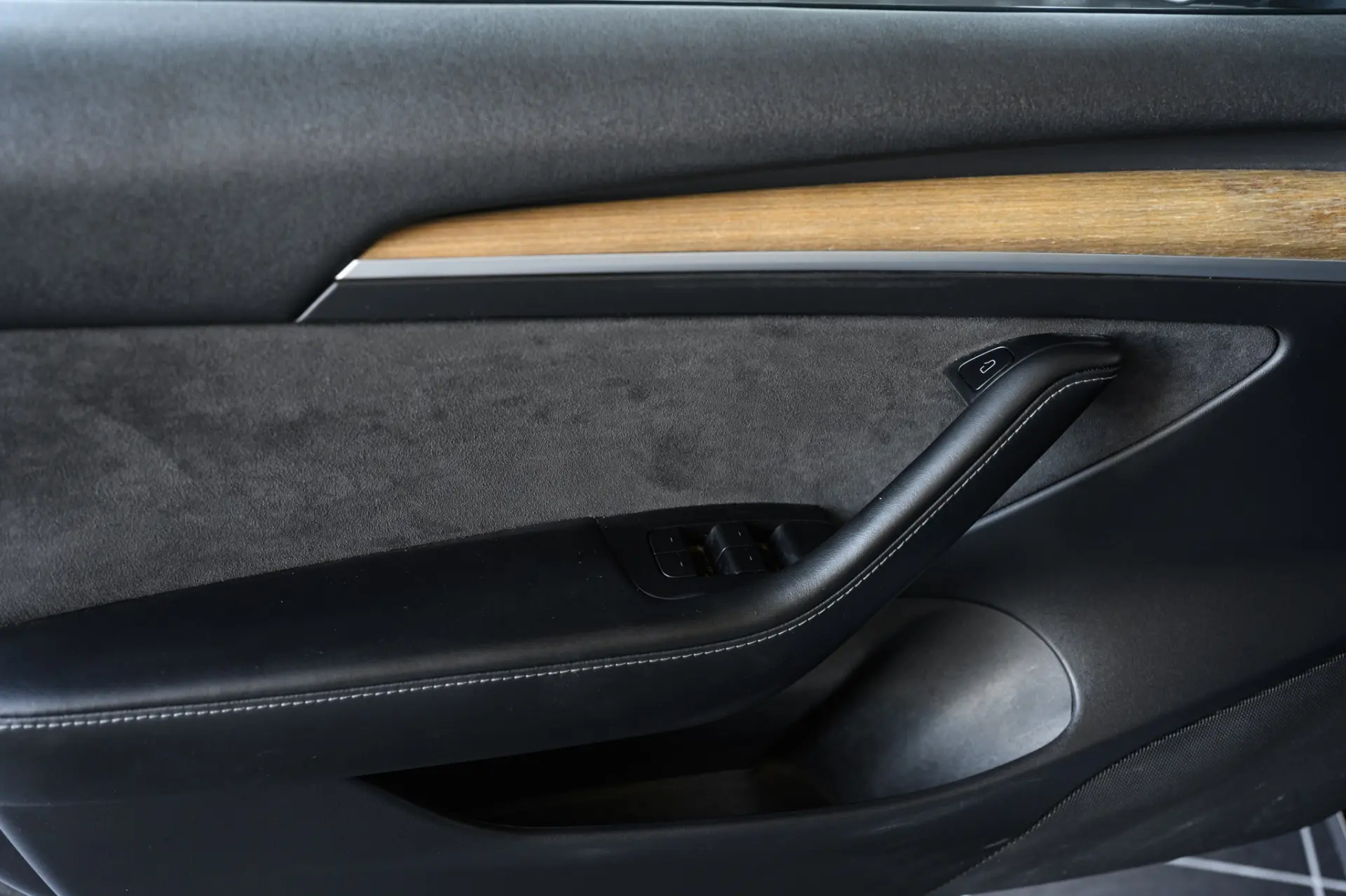 Tesla Model 3 Standard Range Plus RWD 18