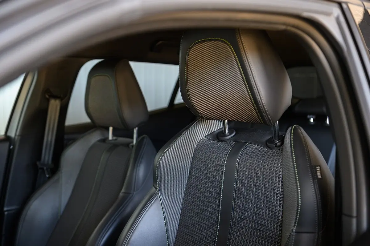 Peugeot e-2008 50 kWh GT Pack 28