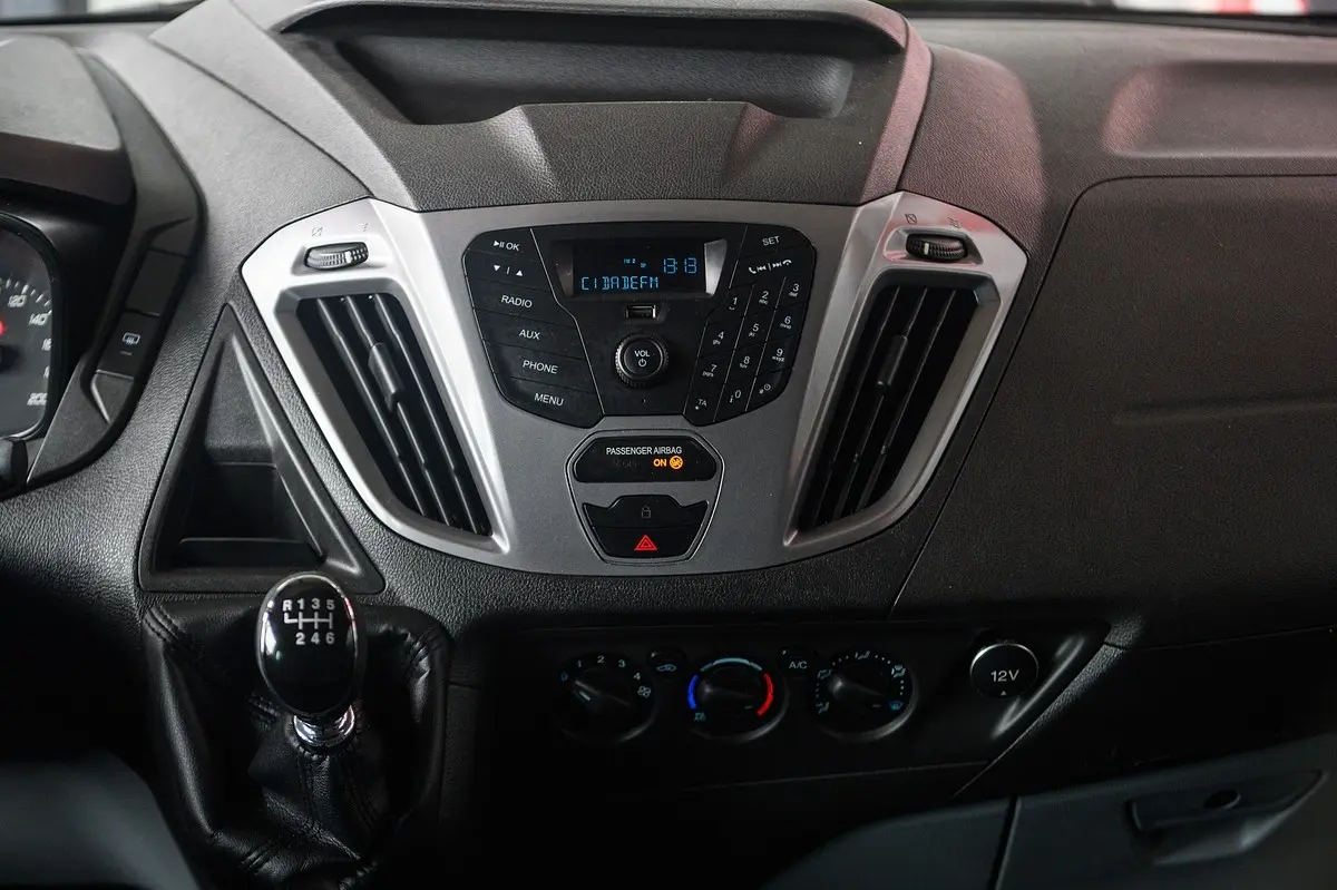 Ford Transit Custom Adaptada p/ 3 cadeiras de rodas 46