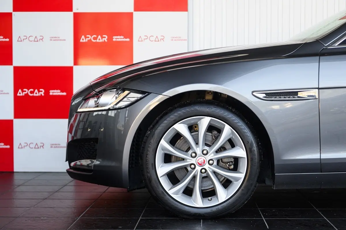 Jaguar XF 2.0 D R-Sport Aut. 14