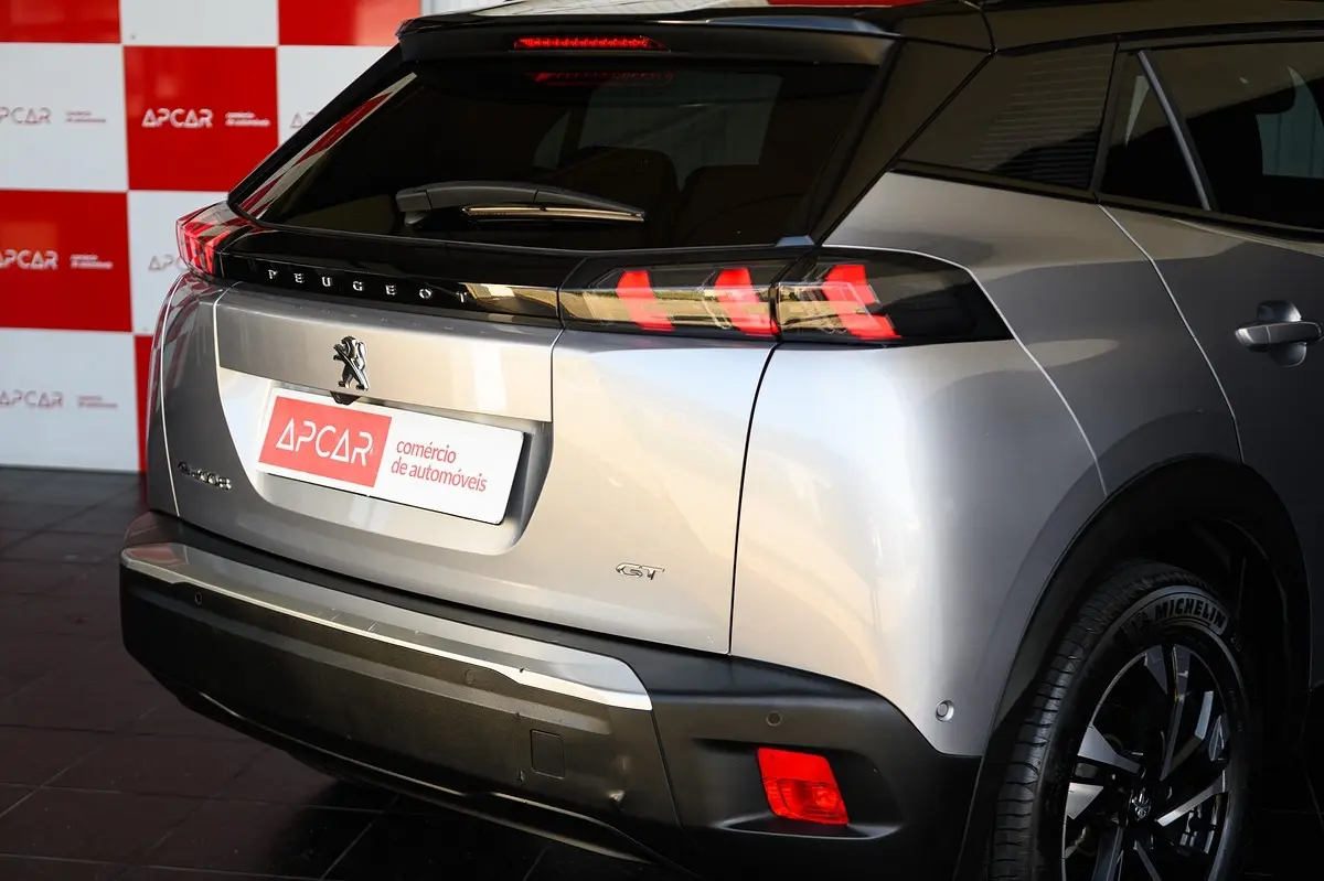 Peugeot e-2008 50 kWh GT Pack 18