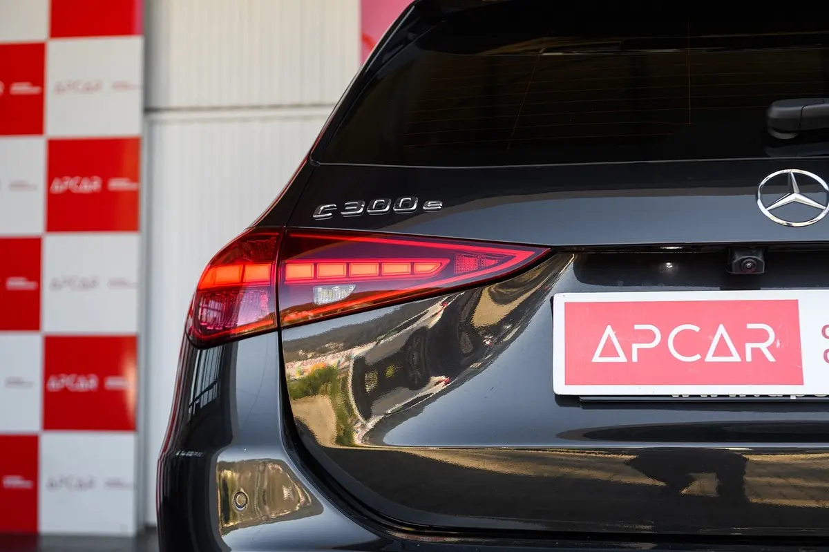 Mercedes-Benz C 300 e AMG Line 25