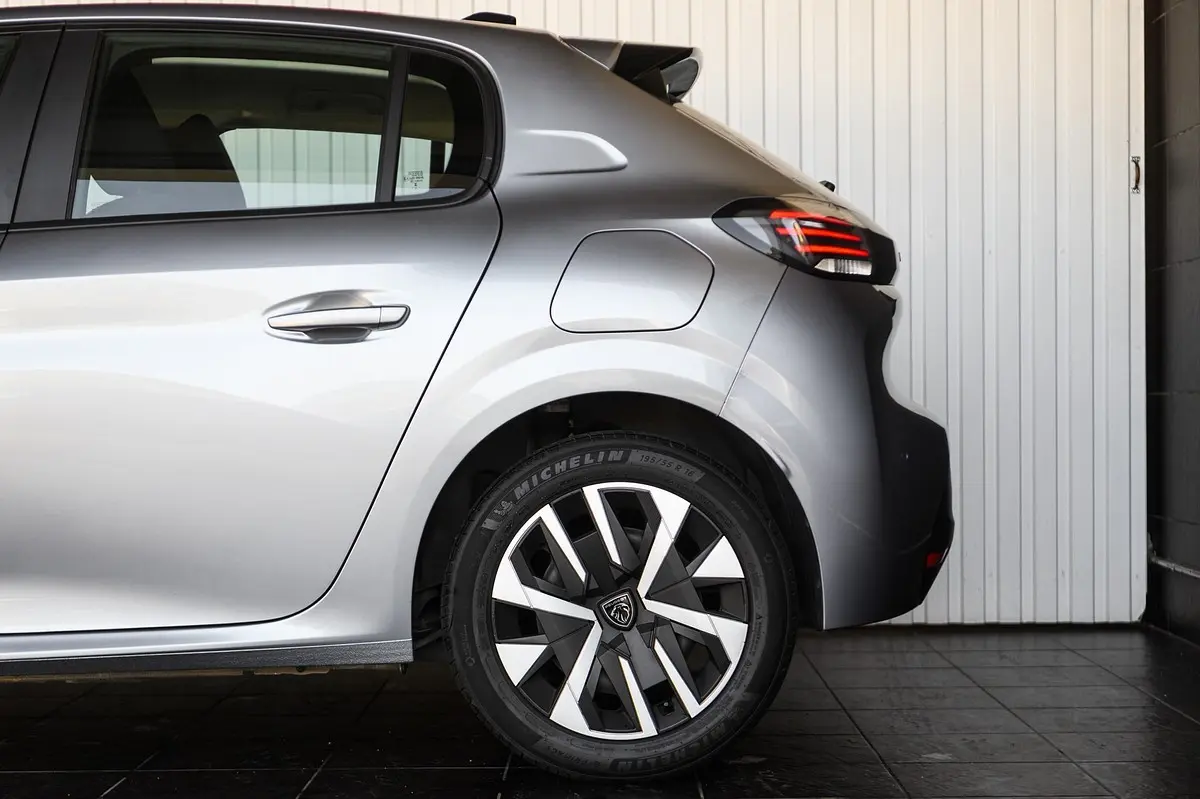 Peugeot 208 1.2 PureTech Active Pack 15