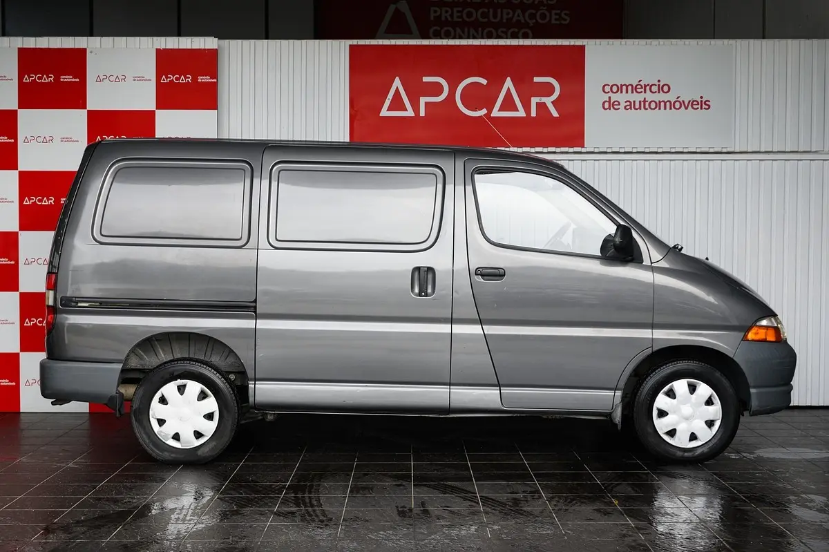 Toyota HiAce 2.4 D LXH12LG 2