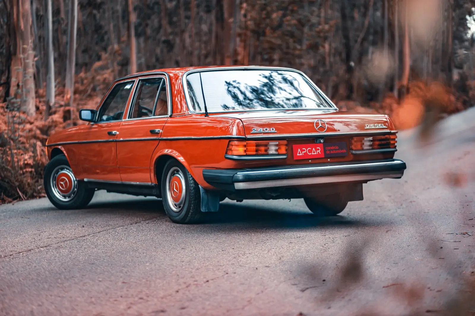Mercedes-Benz 240 D US-Spec 7