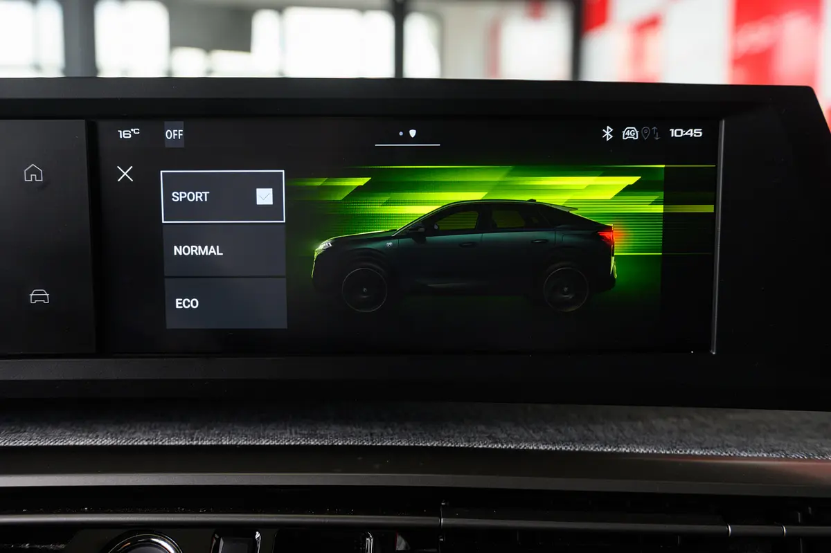 Peugeot 3008 1.2 Hybrid Allure e-DCS6 33