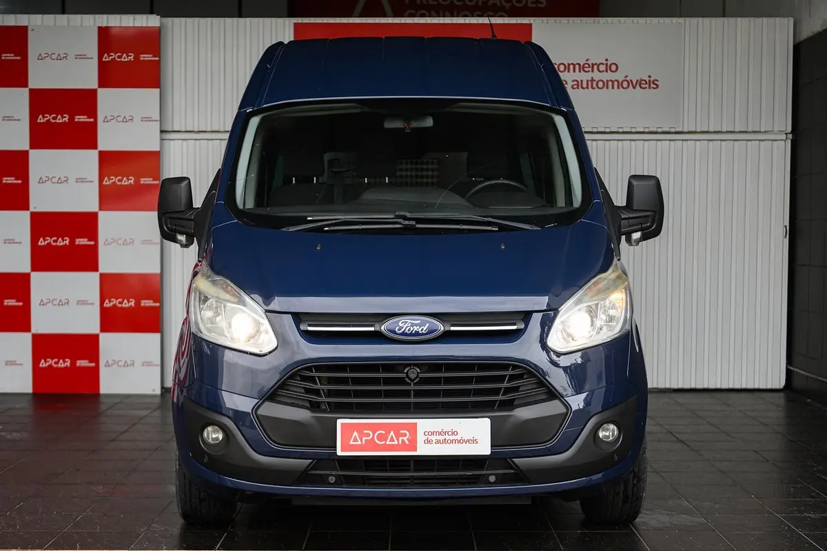 Ford Transit Custom Adaptada p/ 3 cadeiras de rodas 8
