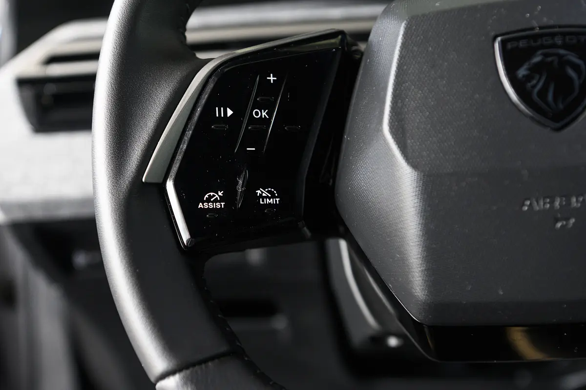 Peugeot 3008 1.2 Hybrid Allure e-DCS6 37