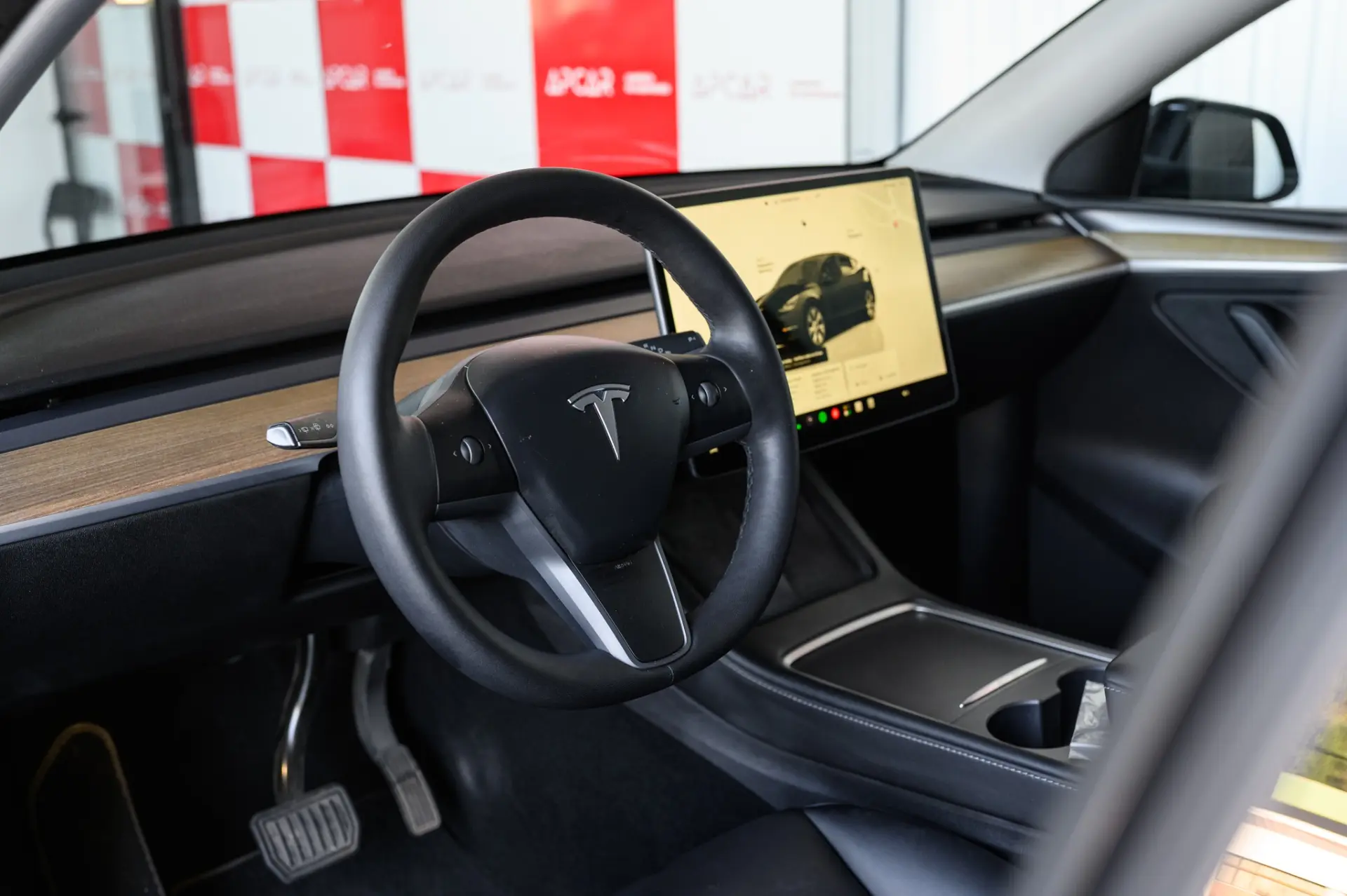 Tesla Model Y Long Range Dual Motor AWD 23