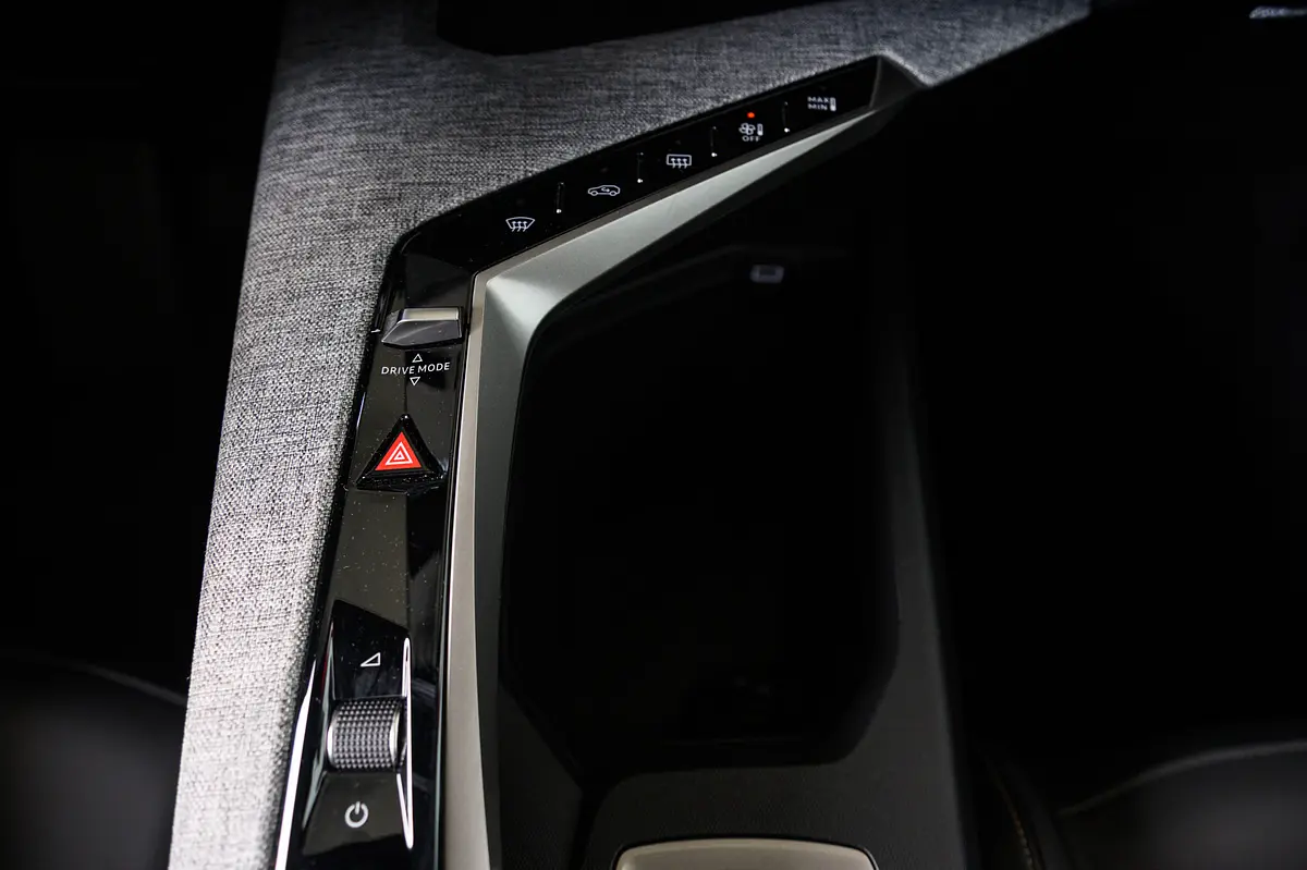 Peugeot 3008 1.2 Hybrid Allure e-DCS6 43
