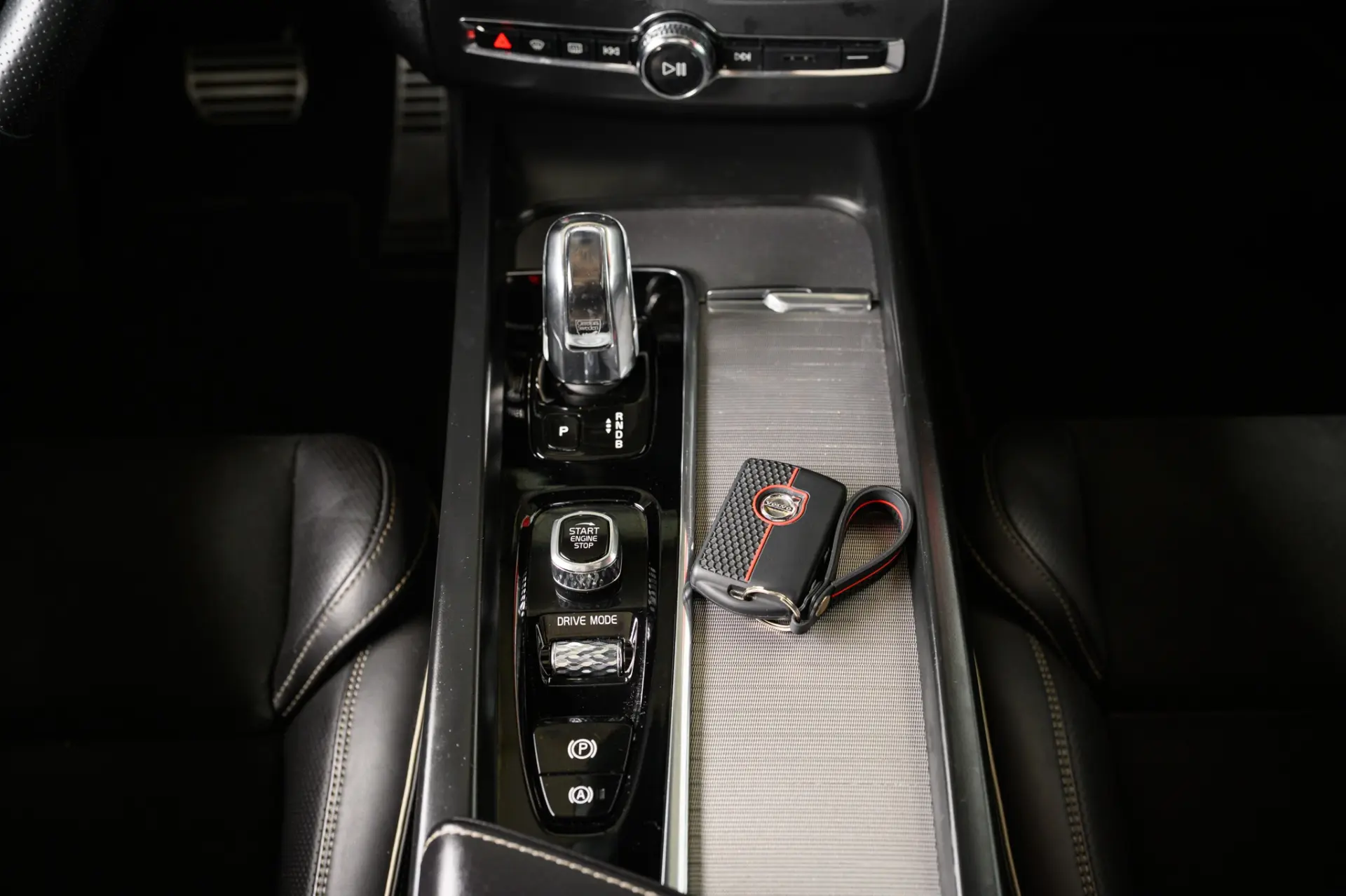 Volvo XC 60 2.0 T8 PHEV R-Design AWD 46